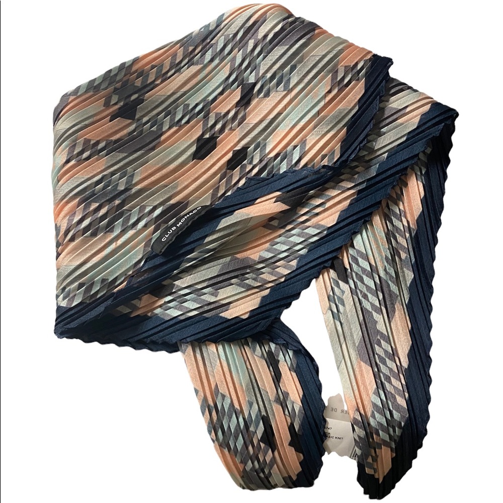 Gently used polyester geometric design with light colors
